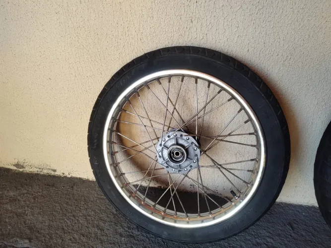 Vende se rodas com pneus Titan 125 cc 