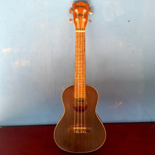 Ukelele Shelby Concert Eletroacustico