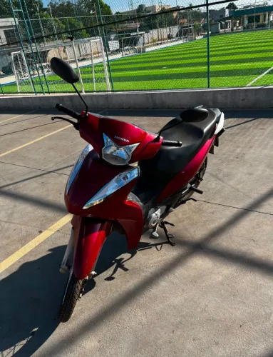 Moto muito conservada revisada, dois pneus novos.