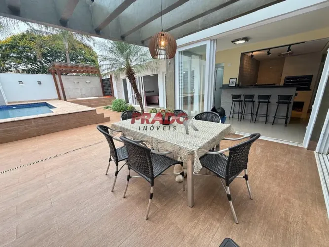 Sobrado à venda em Maringá, Zona 08, com 5 quartos, com 432 m², Delta Ville II