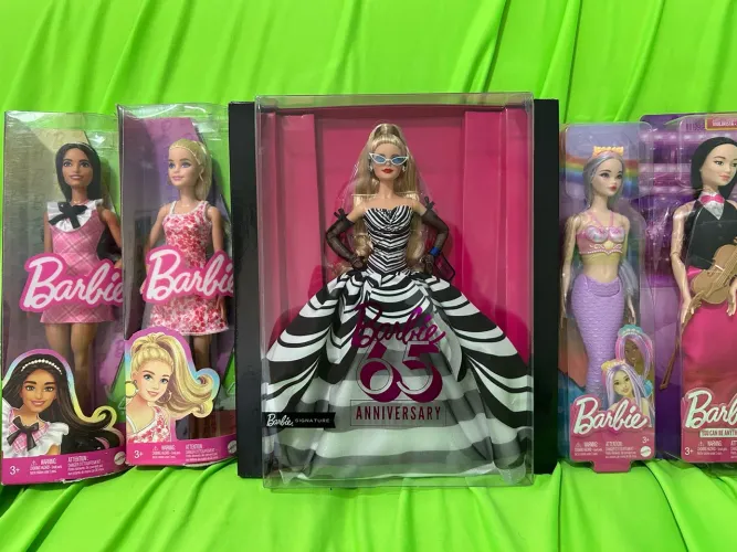 Lote de bonecas Barbies, com Barbie collecto 65 e Sereia