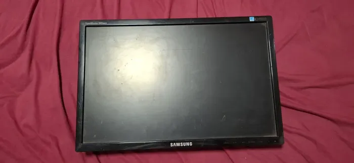 Monitor Samsung SyncMaster 943BWX 19" - Com defeito para retirada de peças.