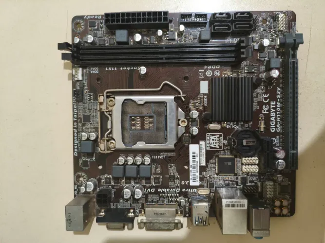 Placa-Mãe Gigabyte H110M S2V - Com Defeito - Soquete LGA 1151 Danificado
