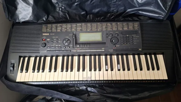 TECLADO YAMAHA PSR 520