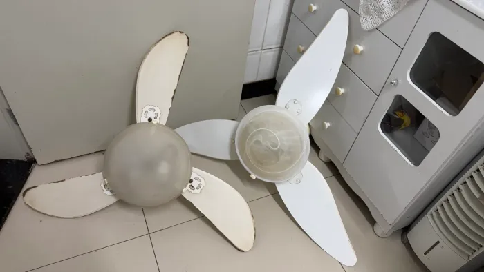 2 ventiladores de teto 127 volts