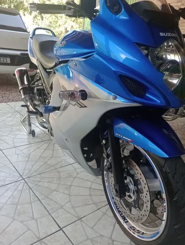 Gsx 650f - moto acima da média 