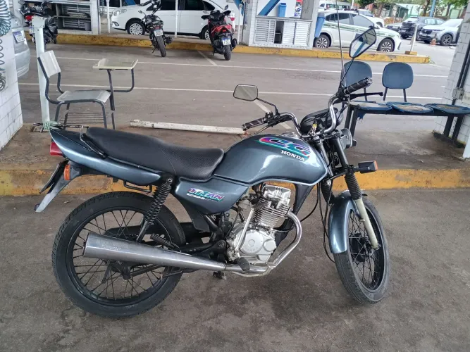 Vendo cg Titan varetada 96 raridade, toda em dia placa Mercosul no digital.