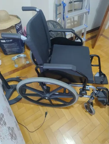 Cadeira de Rodas de 44 cm Ortobras até 120 KG
