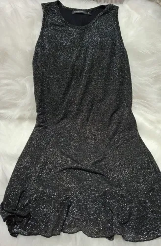 Vestido preto brilhoso