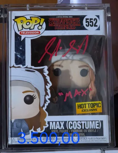 FUNKO POP MAX COSTUME HALLOWEEN STRANGER THINGS AUTOGRAFADA