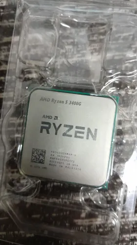 Vendo processador Ryzen 5 3400G + cooler que vem com o processador