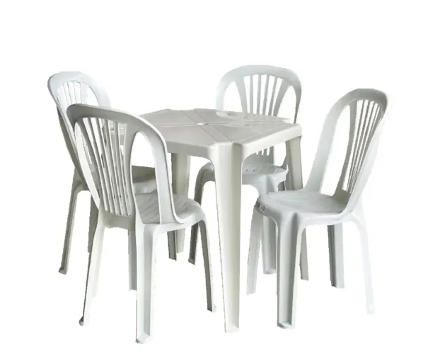 MESA QUADRADA DE PLÁSTICO COM 4 CADEIRAS 