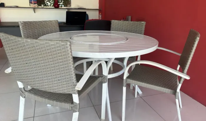 Conjunto Mesa e 4 Cadeiras de Alumínio p/ Piscina - Com Prato Giratório, Excelente Estado