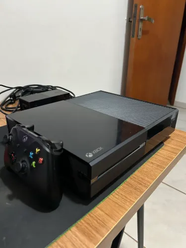 Xbox One + 2 jogos