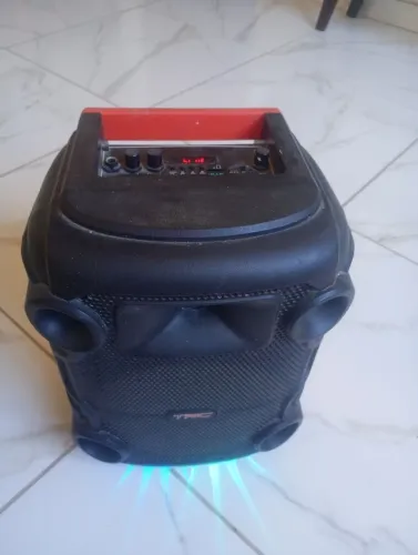 Vendo caixa de som pegar Bluetooth e microfone 