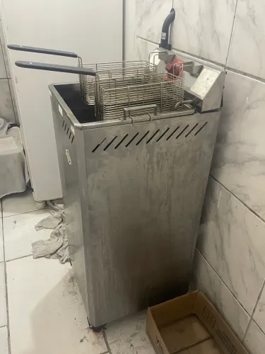 Fritadeira água e óleo semi nova 