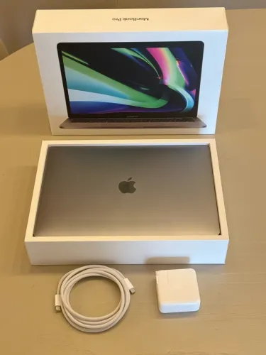 MacBook Pro 13" M1 (2020) com Touch Bar - 8GB RAM / 256GB SSD - Cinza Espacial