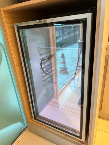 Frigobar Brastemp porta de vidro 120 litros 