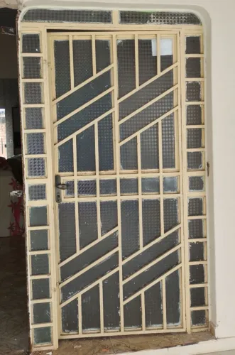 Porta de ferro 
