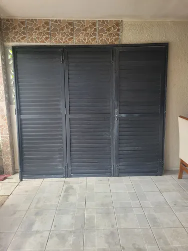 Porta alumínio de garagem. 