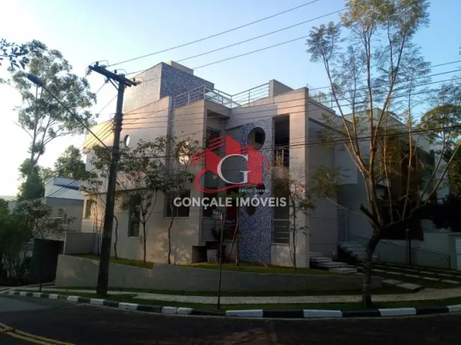 Linda Casa de Alto Padrão Cond. Reserva da Cantareira, 5 Dorm, s/ 4 Suítes, piscina e área