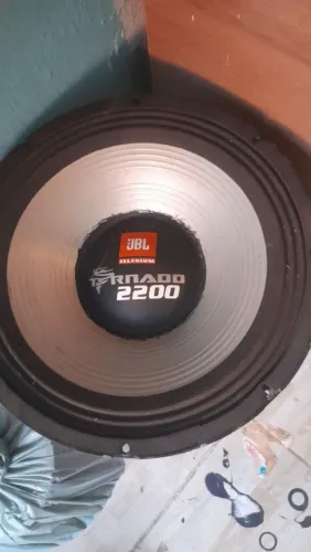 Vendo um par de alto falantes 15polegadas tornado 4ohms  focionando perfeitamente 
