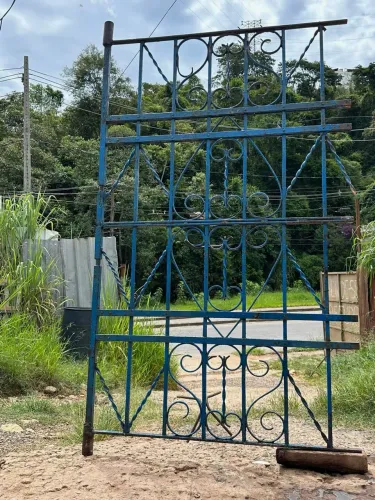 Portão  antigo de ferro macio 