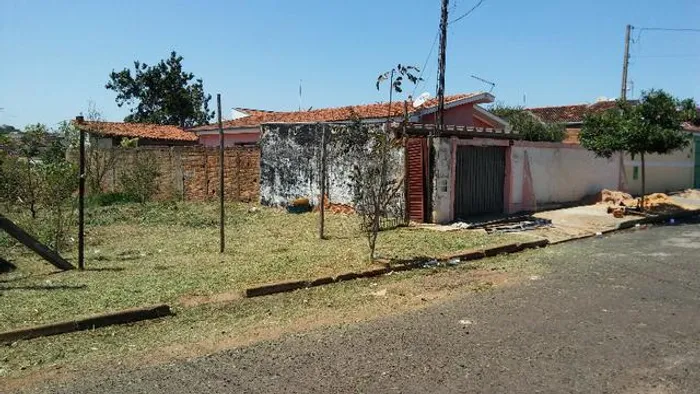 Vende Terreno 150m2 (5x30). Araraquara