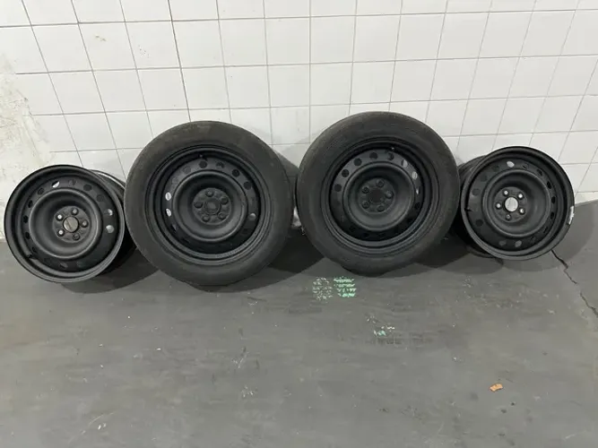 Rodas Corolla aro 16 com calotas originais 