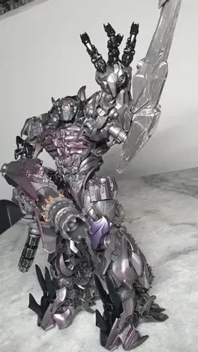 Figure Shockwave Transformers 22cm transforma em tanque KO