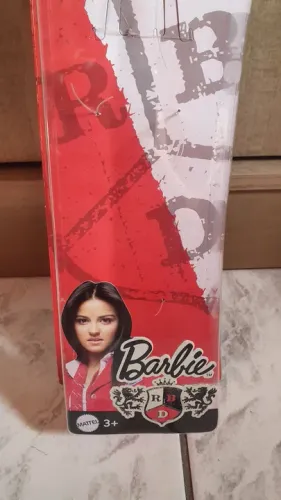 Caixa boneca barbie Lupita