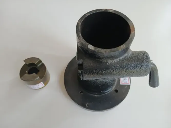 Flange para motor de vibrador de concreto com mola, alavanca e luva de engate