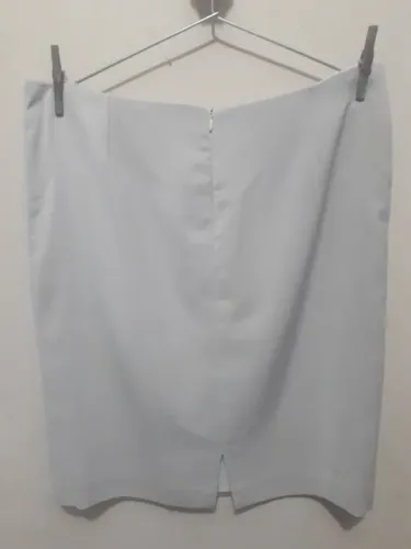 Saia branca de alfaiataria