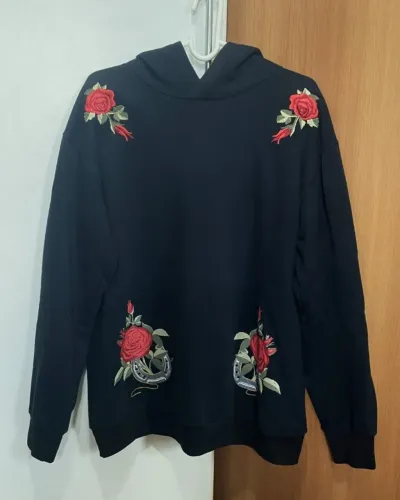 Zara - Moletom com Rosas