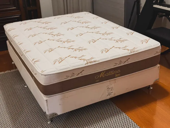 Colchão casal box super confortável! Ótimo estado.