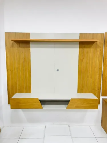 Home Suspenso Para Tv Até 70 Polegadas Detalhe Frisado Cinamomo/Off White - Em Promoção
