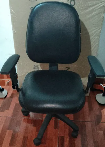 Cadeira de Escritório / Estudo