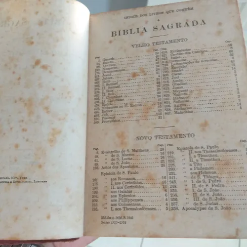 Biblia Sagrada Antiga do ano 1945