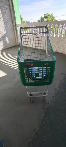 Carrinho de compras em ótimo estado