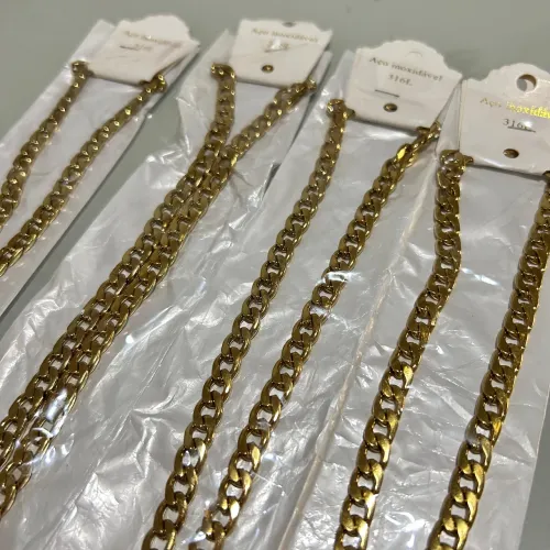 Colar em aço inoxidável 