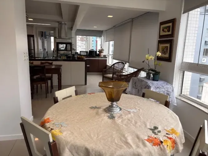 Apartamento mobiliado com 3 dormitórios na Quadra do Mar em Balneário Camboriú