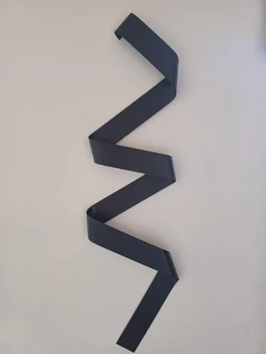Escultura de Parede em Aço Inox Pintada de Preto Fosco.