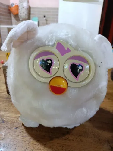 Boneco Furby de pelúcia 