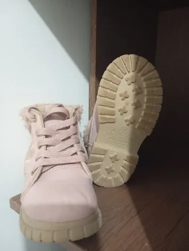 Botinha infantil semi nova