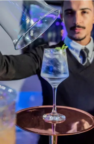 BARTENDER