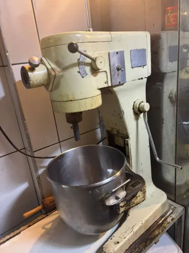 Batedeira / Masseira Planetária 20L Industrial relíquia!!!