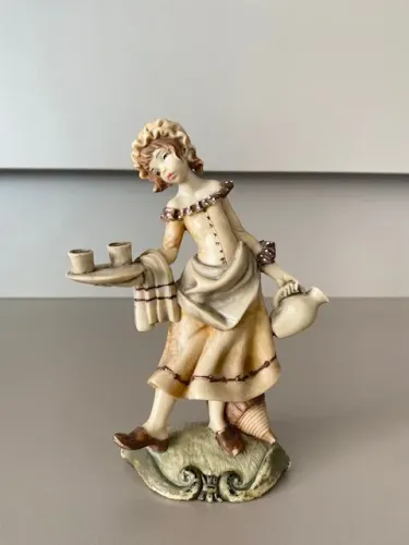 Estátua em resina italiana - menina com bandeja