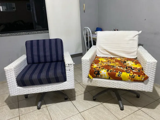 2 Poltronas vime sintética de rodinha e regulagem de altura 