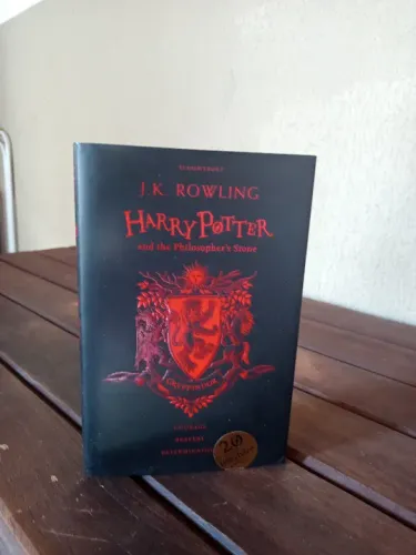 Livro edição 20 anos Harry Potter e a Pedra Filosofal