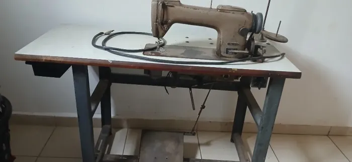 Máquina de costura semi industrial  reta